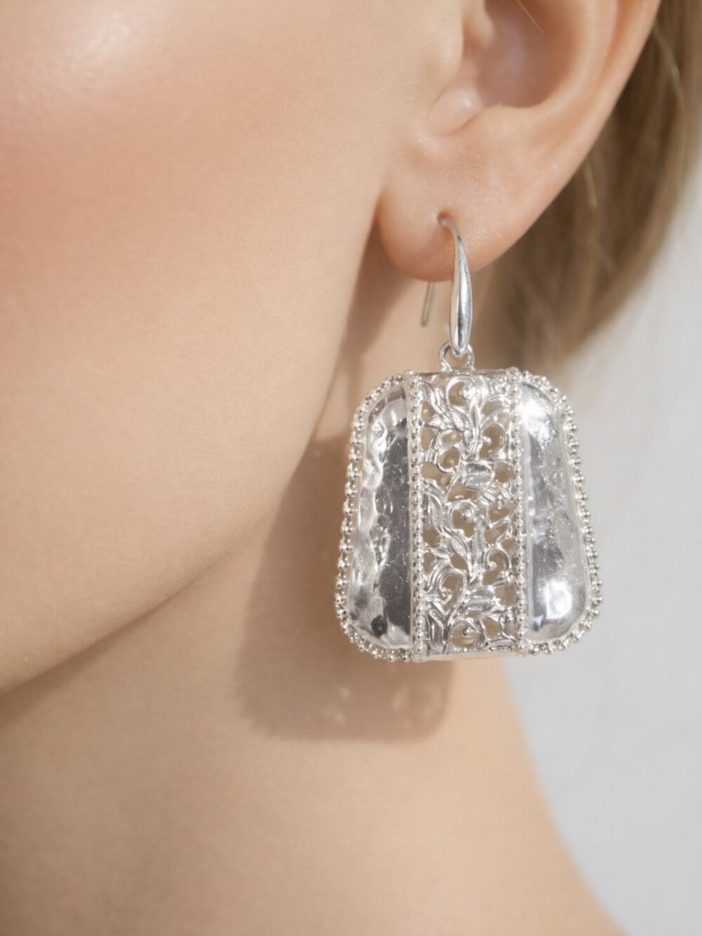 Silver Hammered Filigree Drop Earrings – Elegant Women’s Jewelry